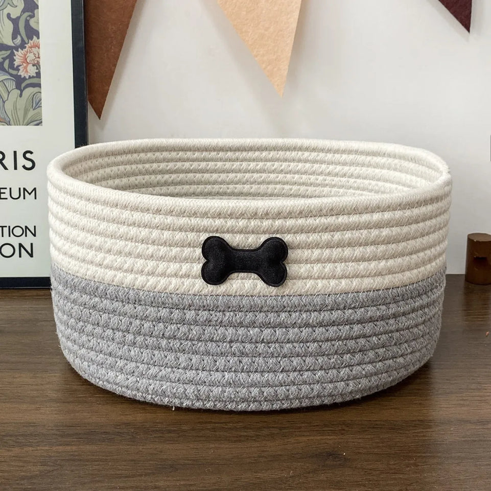 A small bear-patterned baby room basket / baby room decoration / baby room storage basket / desktop remote control storage box.